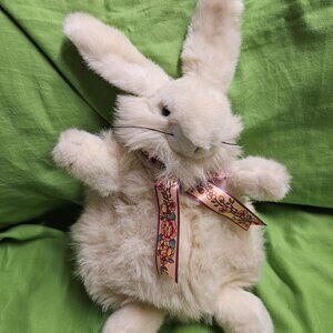 Vintage Mary Meyer 1995 Pot Belly White Easter Bunny Rabbit Stuffed Plush READ